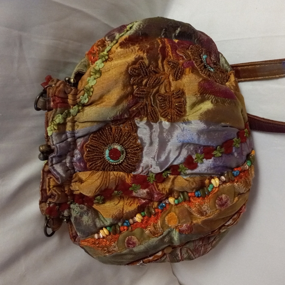 MARY FRANCES Multicolor Fabric Crossbody/Shoulder Bag Kiss Lock - Picture 6 of 9